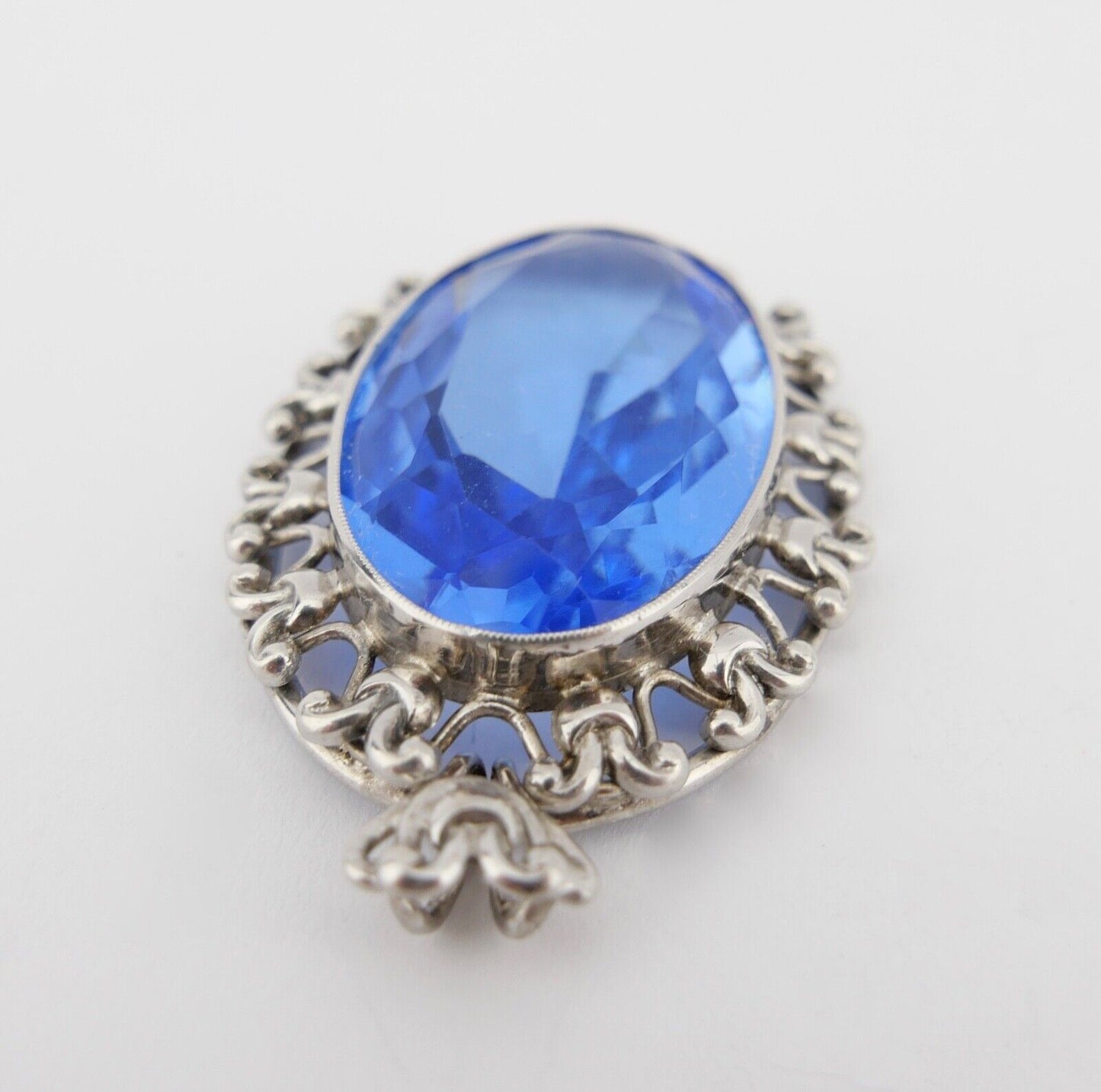 Großer Art Deco 835 Silber Anhänger mit 4,1 Ct blauem Glas Ø 6,3 cm um 1930 