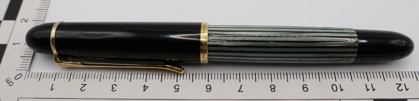 50er PELIKAN 140 Kolbenfüller Füller 585 14Ct Gold Feder OM grün schwarz