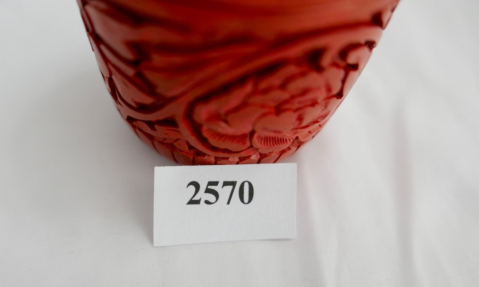 Zinnober-Lackdose Carved Red Cinnabar China geschnitzt Deckeldose