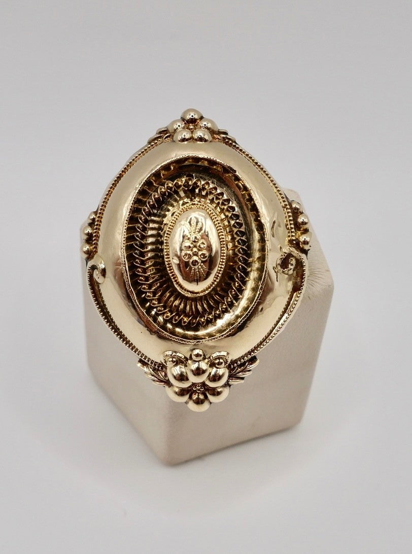 Antike Foto Medaillon Brosche Gelbgold Schaumgold Trachten Schmuck um 1880