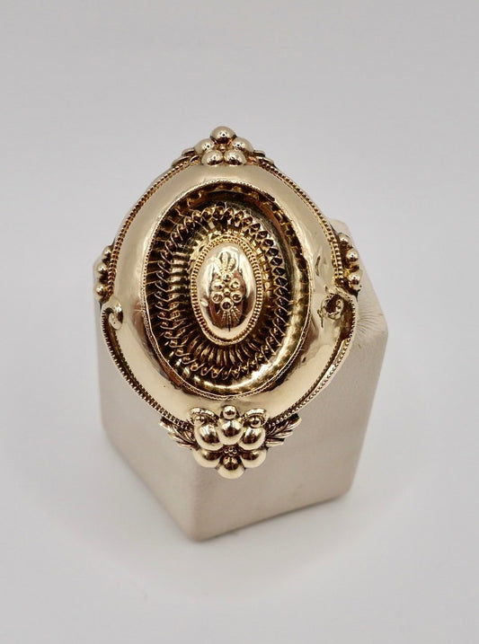 Antike Foto Medaillon Brosche Gelbgold Schaumgold Trachten Schmuck um 1880