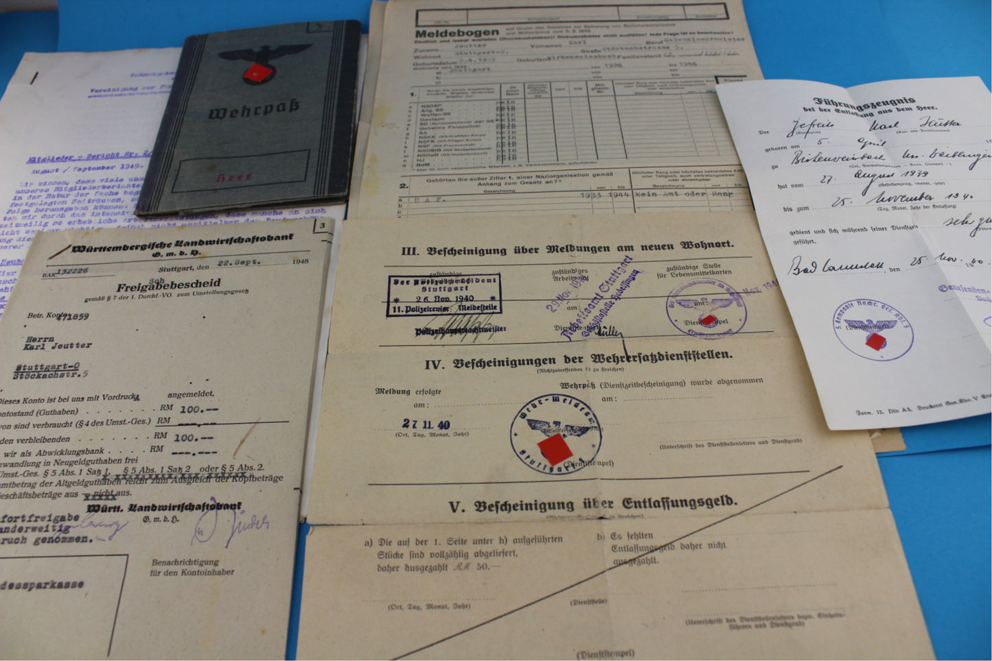 Posten Dokumente Zeugnis Wehrpass eines Soldaten - Antikhandel-Stuttgart