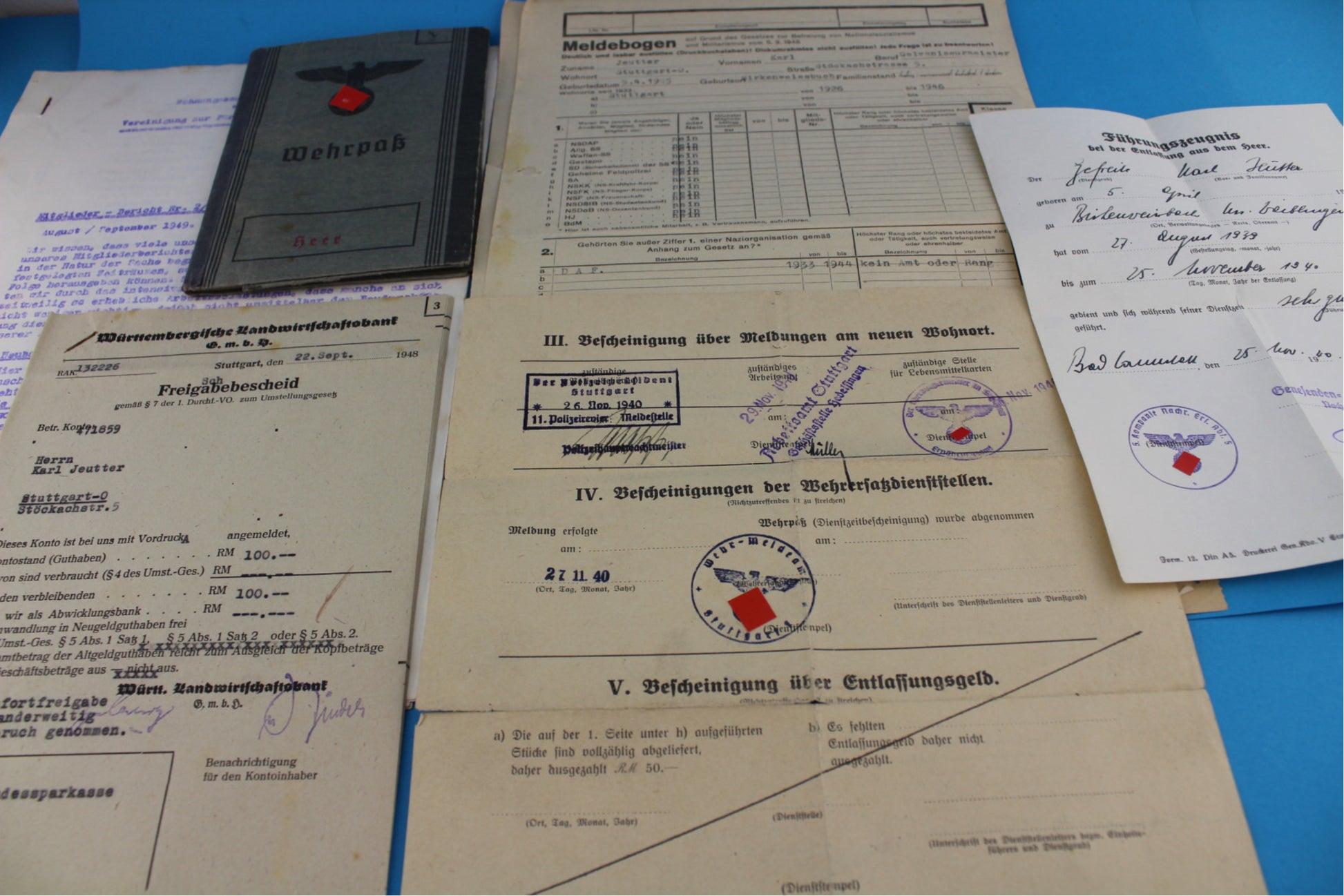 Posten Dokumente Zeugnis Wehrpass eines Soldaten - Antikhandel-Stuttgart