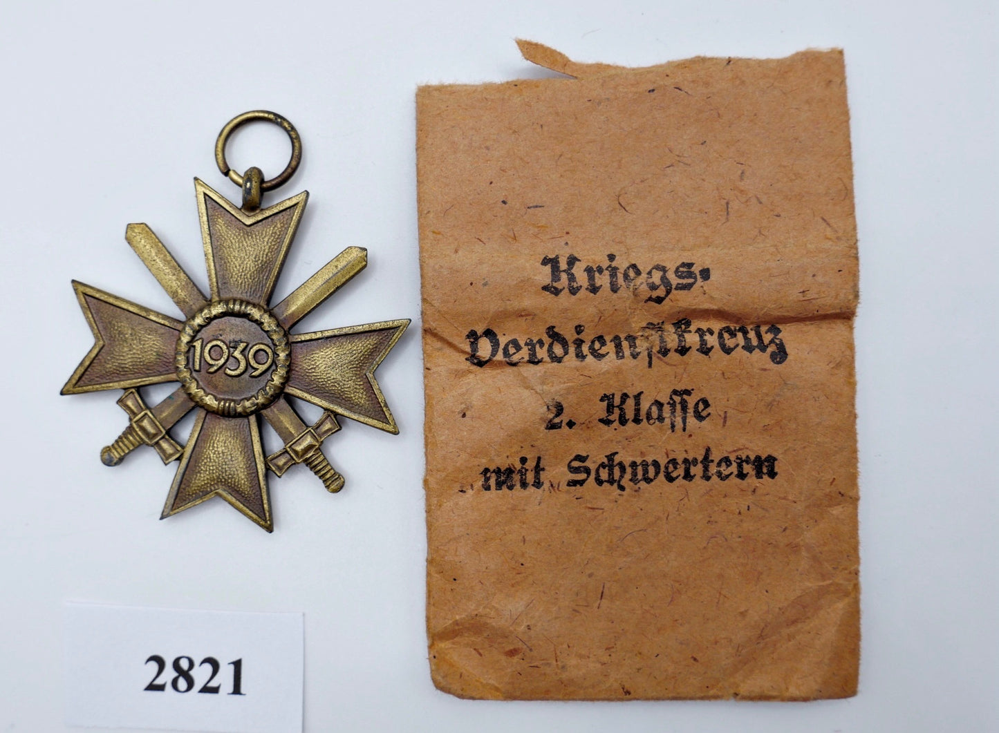 Kriegsverdienstkreuz 2. Klasse 1939 ohne Hersteller mit Schwertern und Verleihungstüte